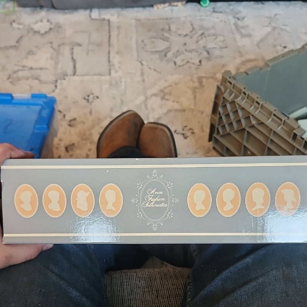 Avon American Shilouette Display Rack